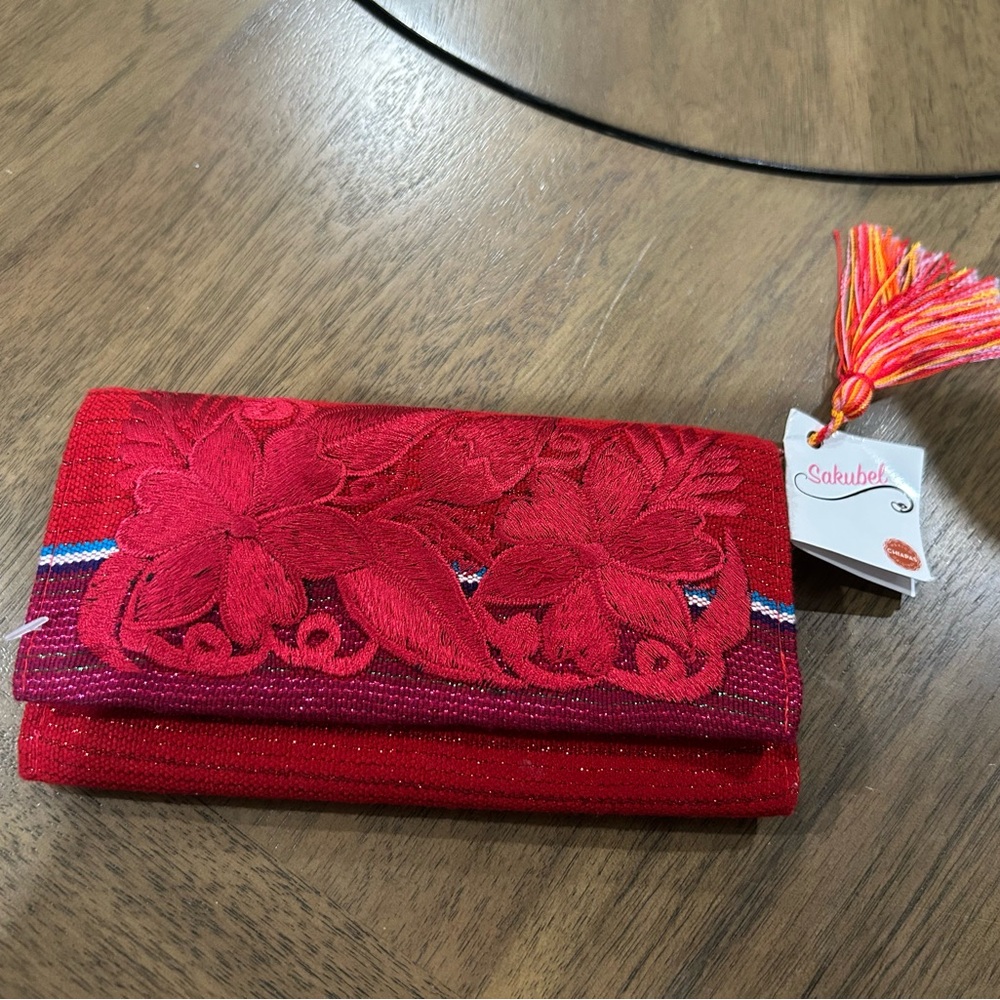 Red Floral Embroidered Women's Cloth Wallet, NWT, Absolutely Gorgeous, 4 x 8. - Picture 8 of 14